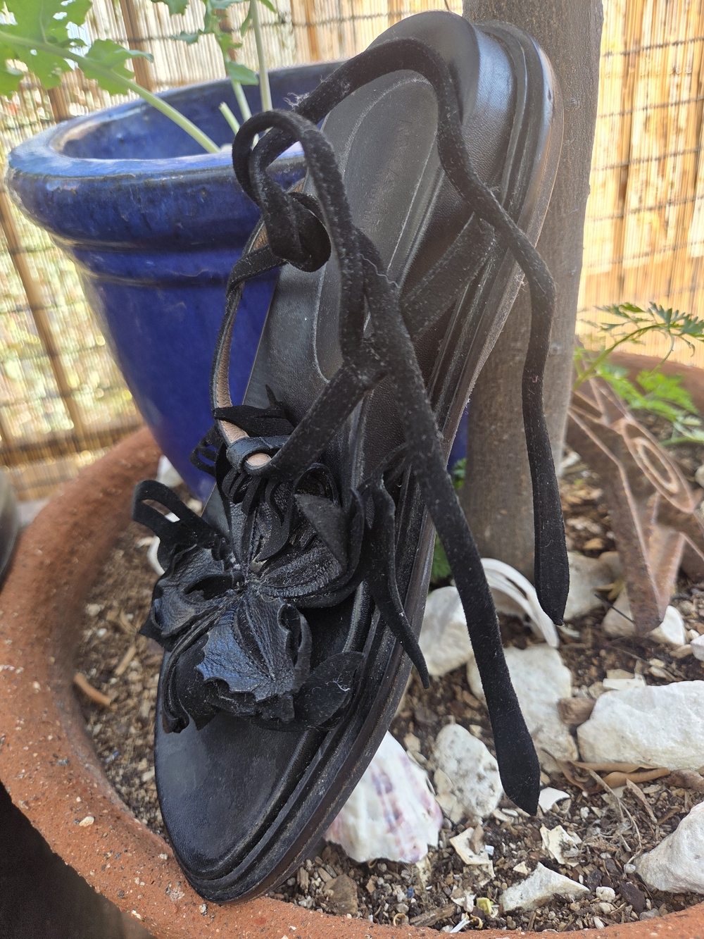 Marni Black Floral Appliqué Leather Sandals. 37. - Picture 4 of 8